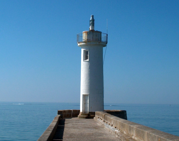pier light Raoulic in Audierne