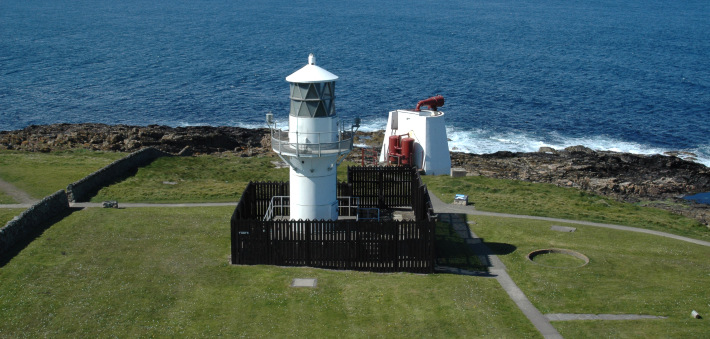 neuer Leuchtturm Kinnaird Head und Nebelhorn